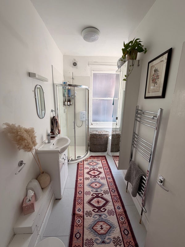 Flat Hazlitt Road in Greater London