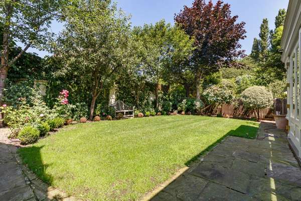 House Bainbridge Close in Greater London