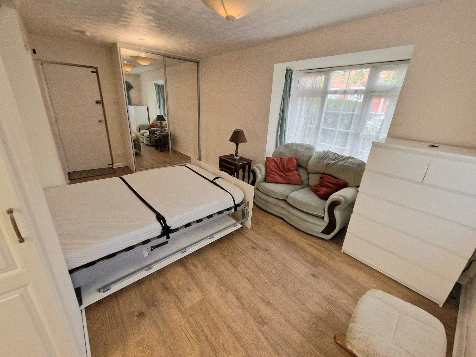 Flat Ridge Court in Coventry