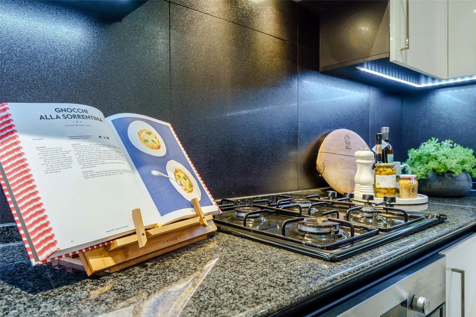 Flat Westferry Circus in Greater London