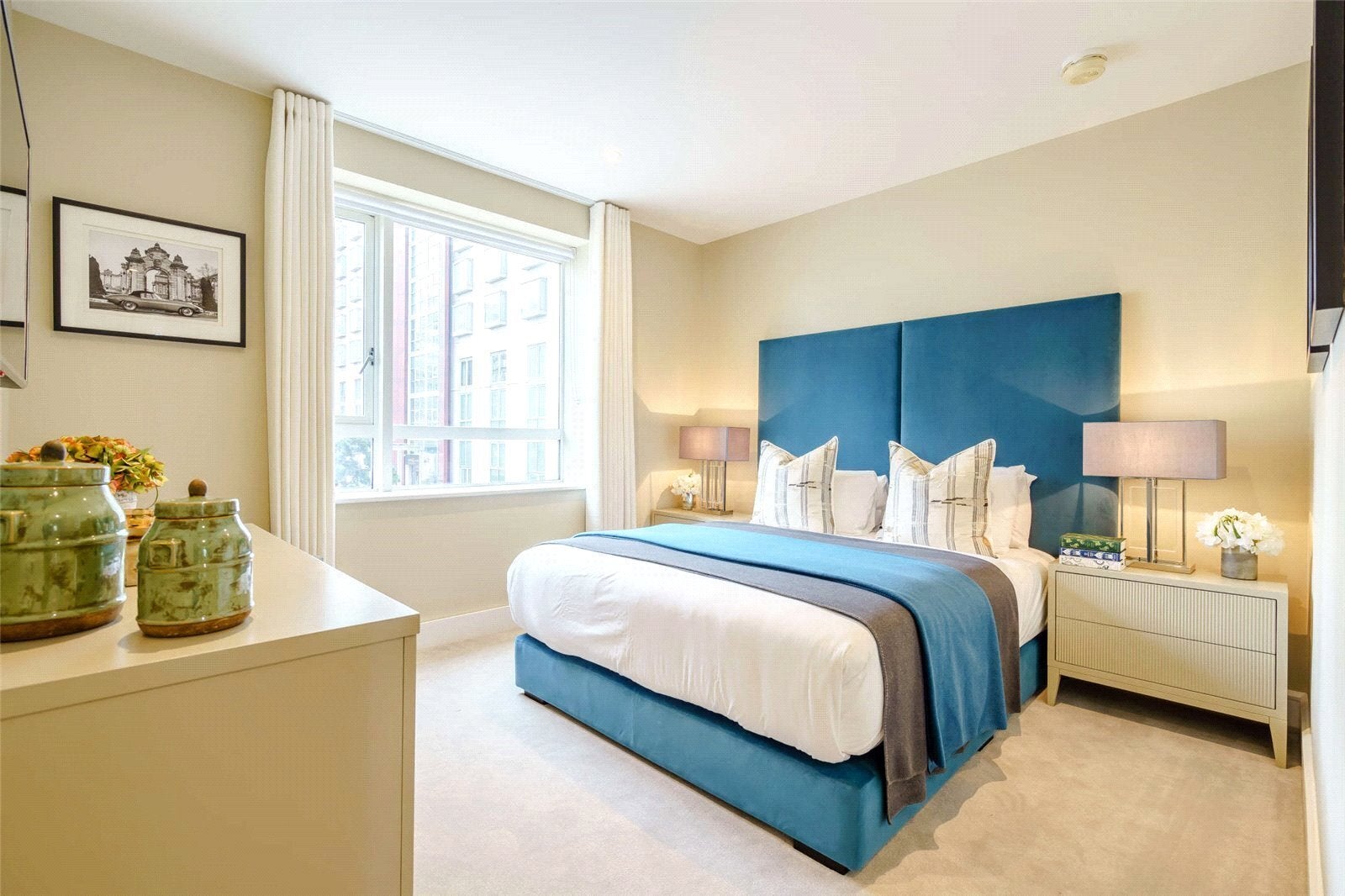 Flat Westferry Circus in Greater London