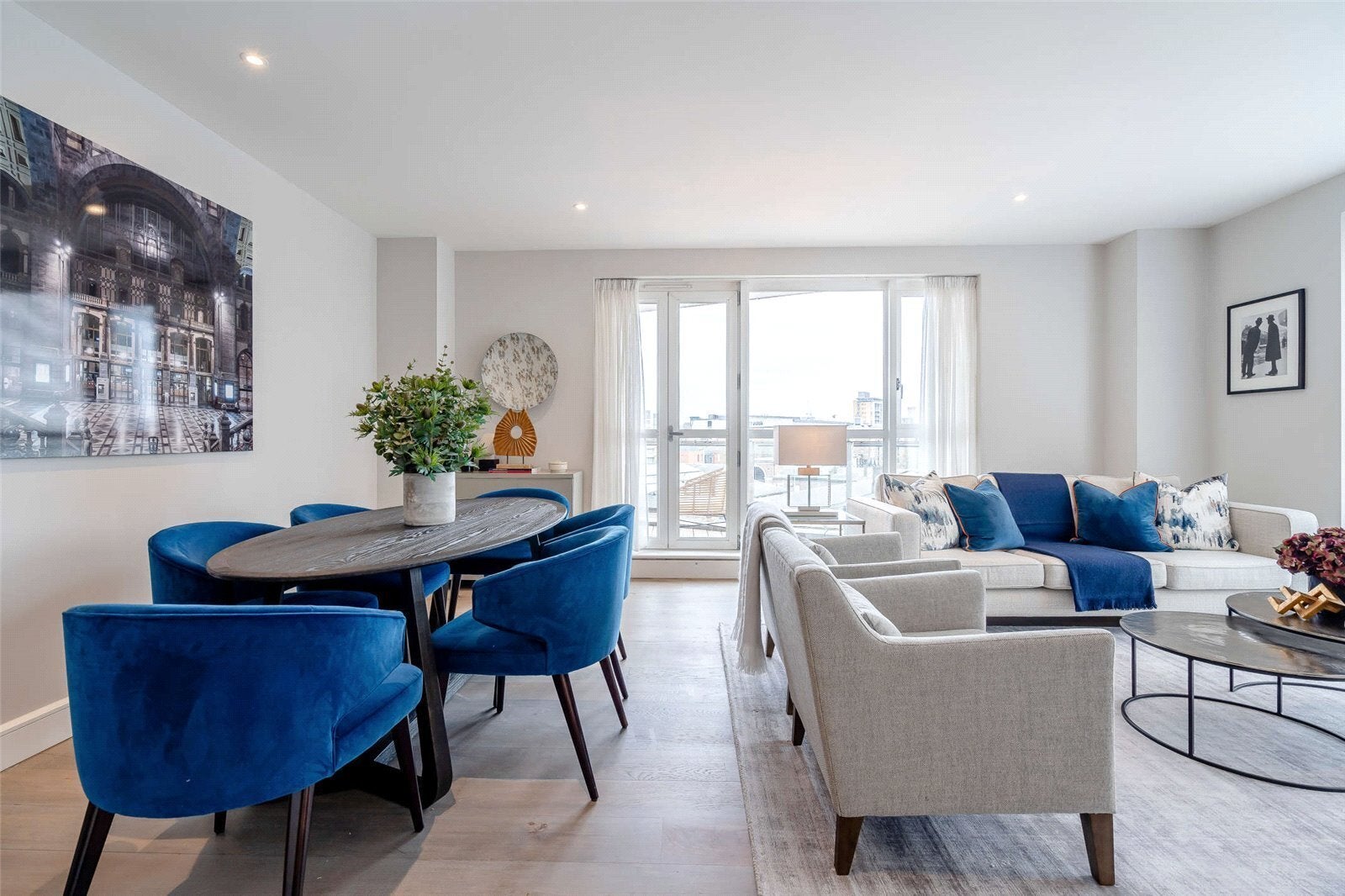 Flat Westferry Circus in Greater London