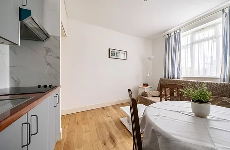 Flat Somerset Road in Greater London