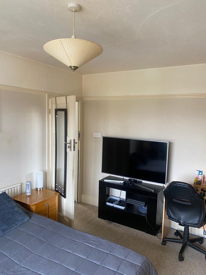 Room Monks Park Avenue in Bristol