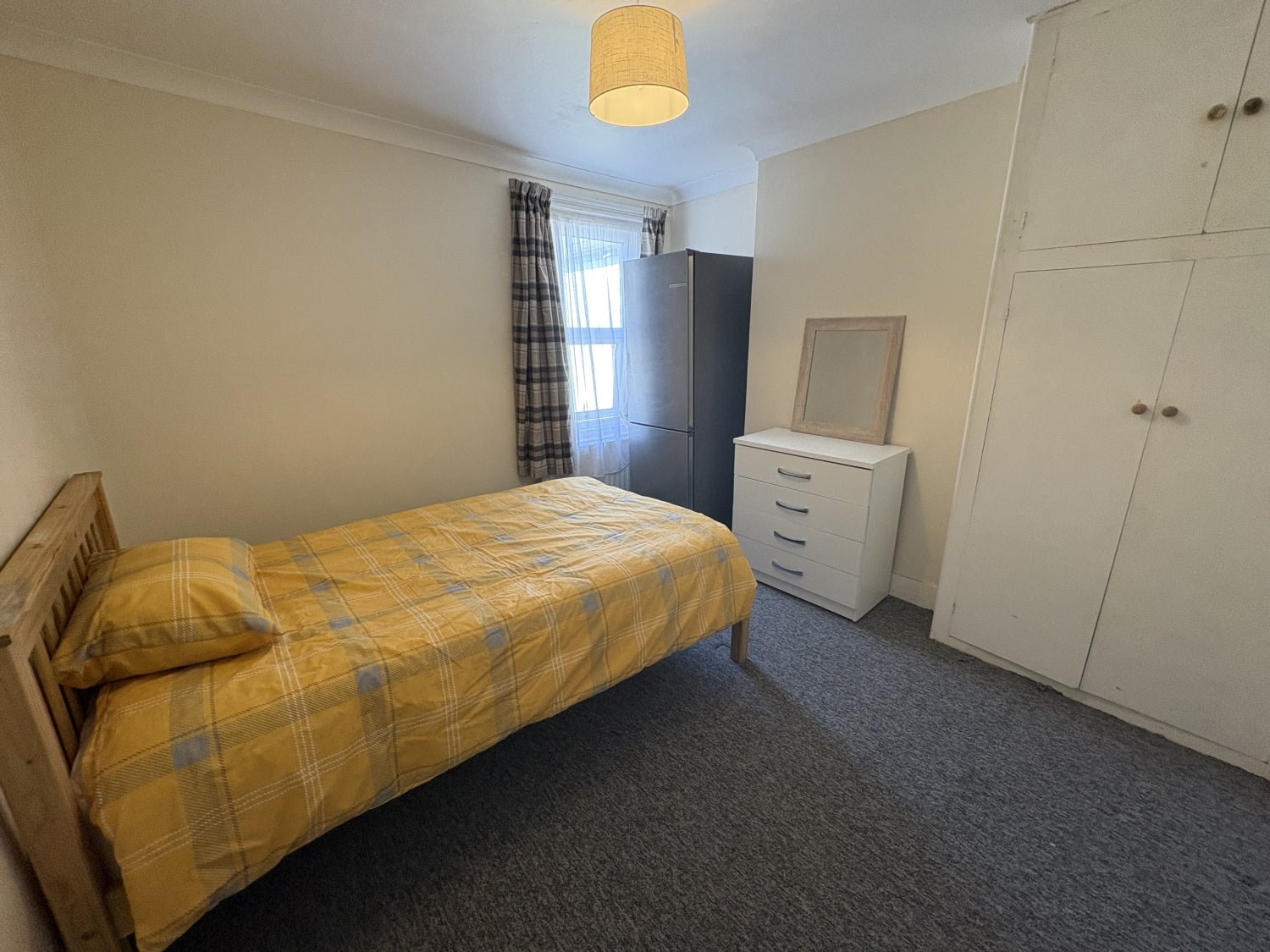 Room Bournemouth Road in Poole