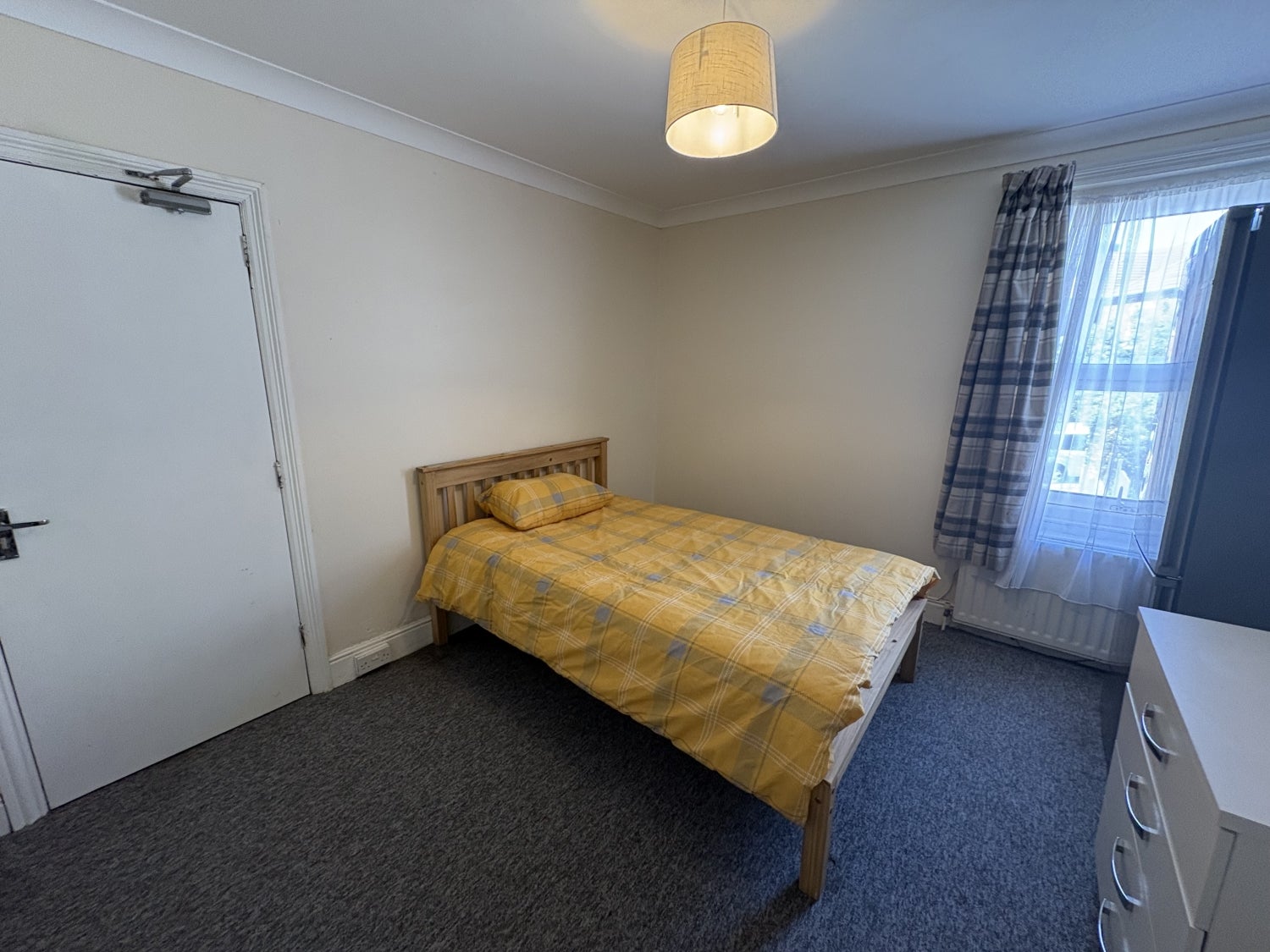 Room Bournemouth Road in Poole