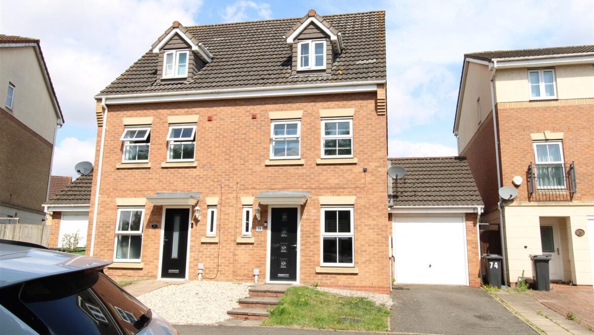 House Racemeadow Crescent in Dudley