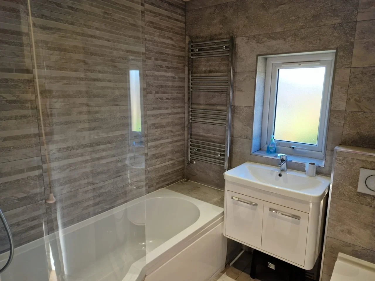 Room Manser Road in Greater London