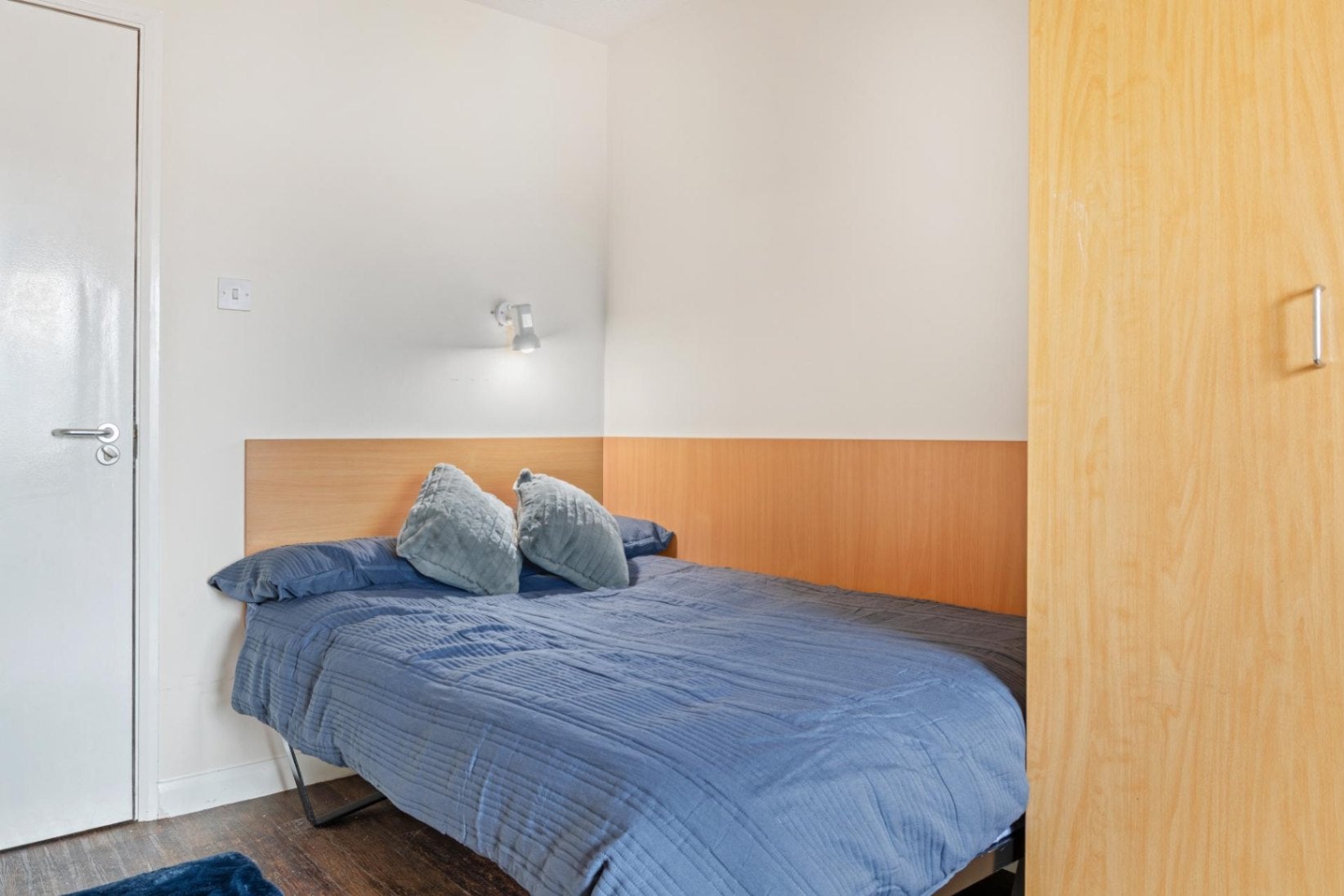 Room Faraday Road in Nottingham