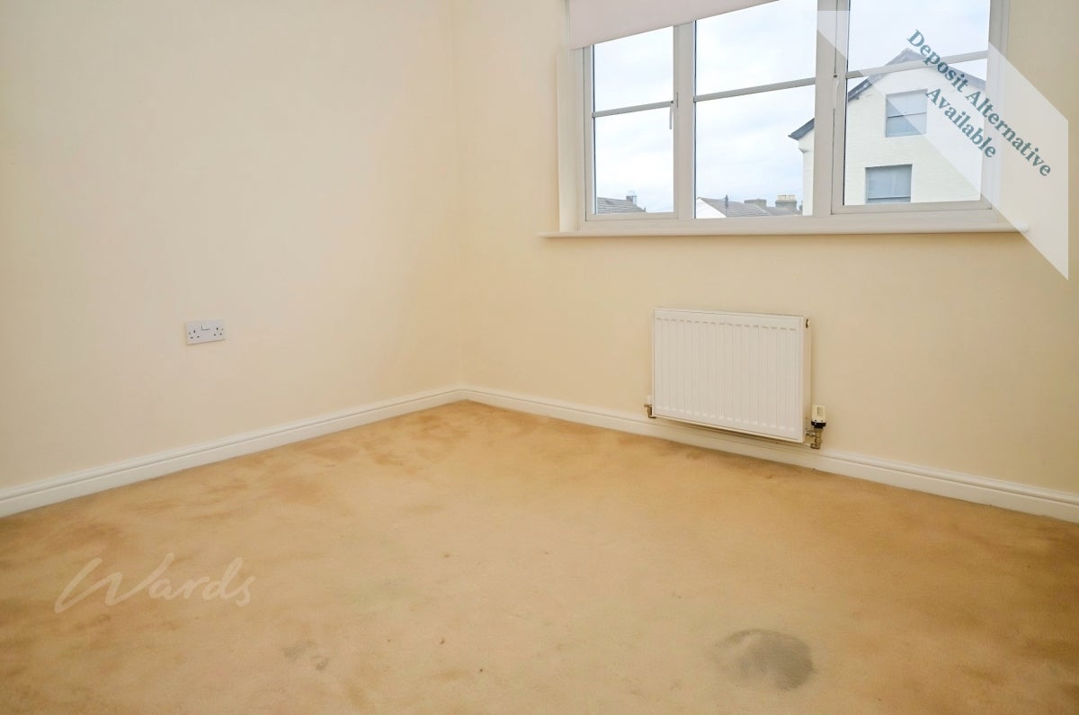 Flat Gazehill Avenue in Borough of Swale