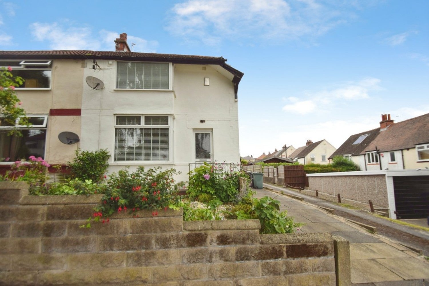 House Beacon Close in Bradford