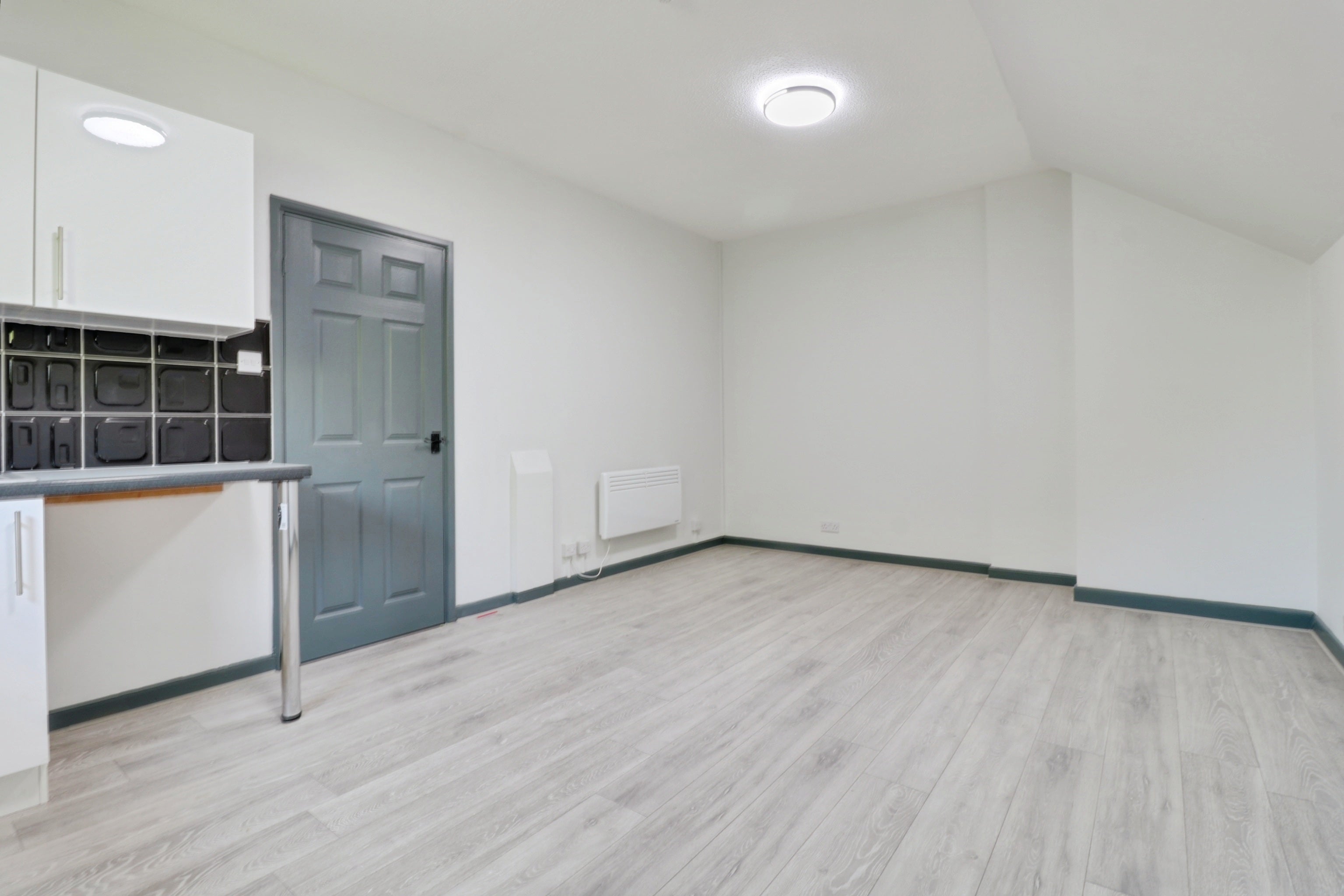 Flat Fowler Close in Southend-on-Sea