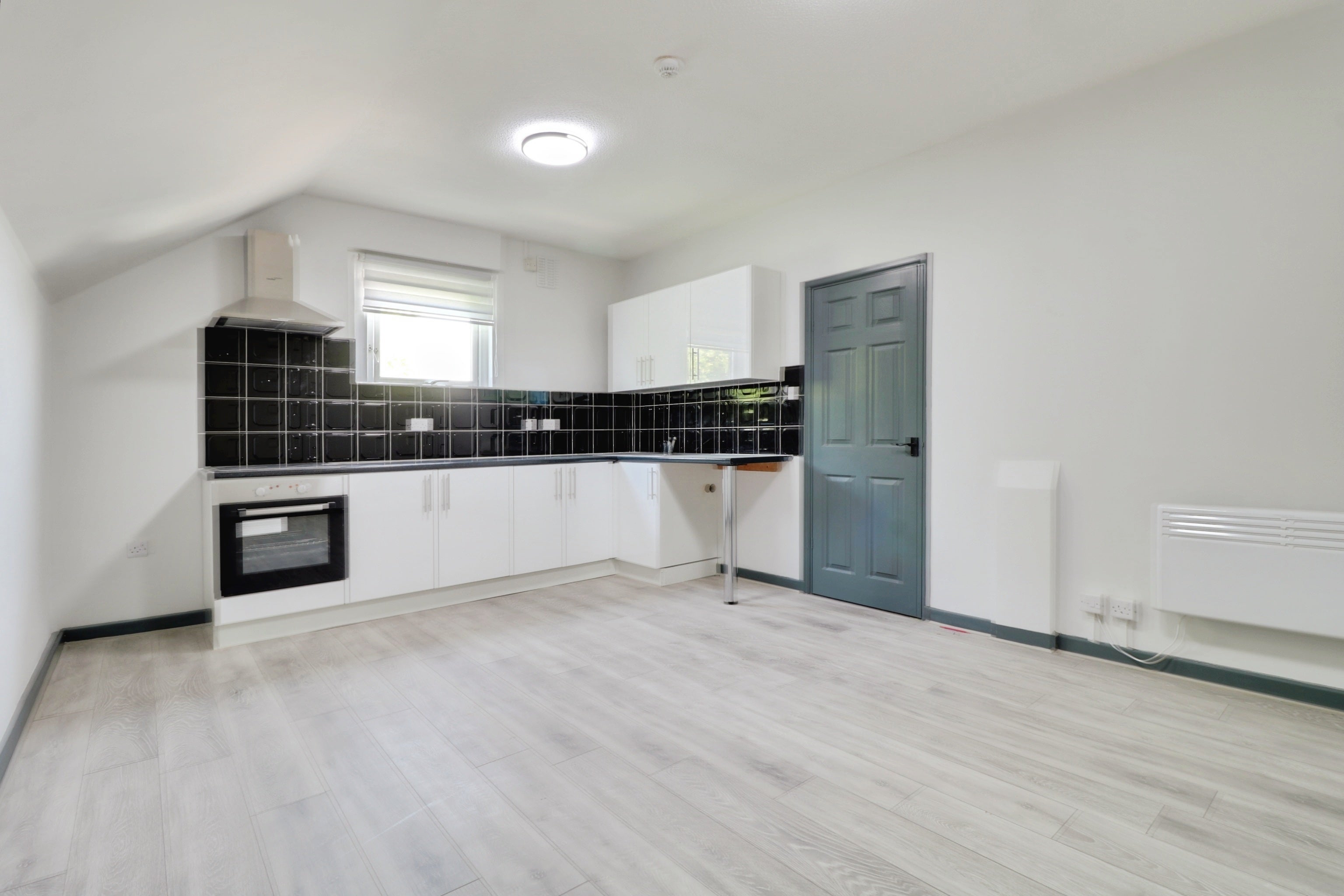 Flat Fowler Close in Southend-on-Sea