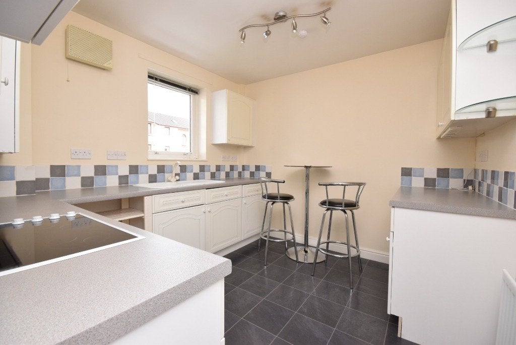 Flat Gogarloch Road in City of Edinburgh
