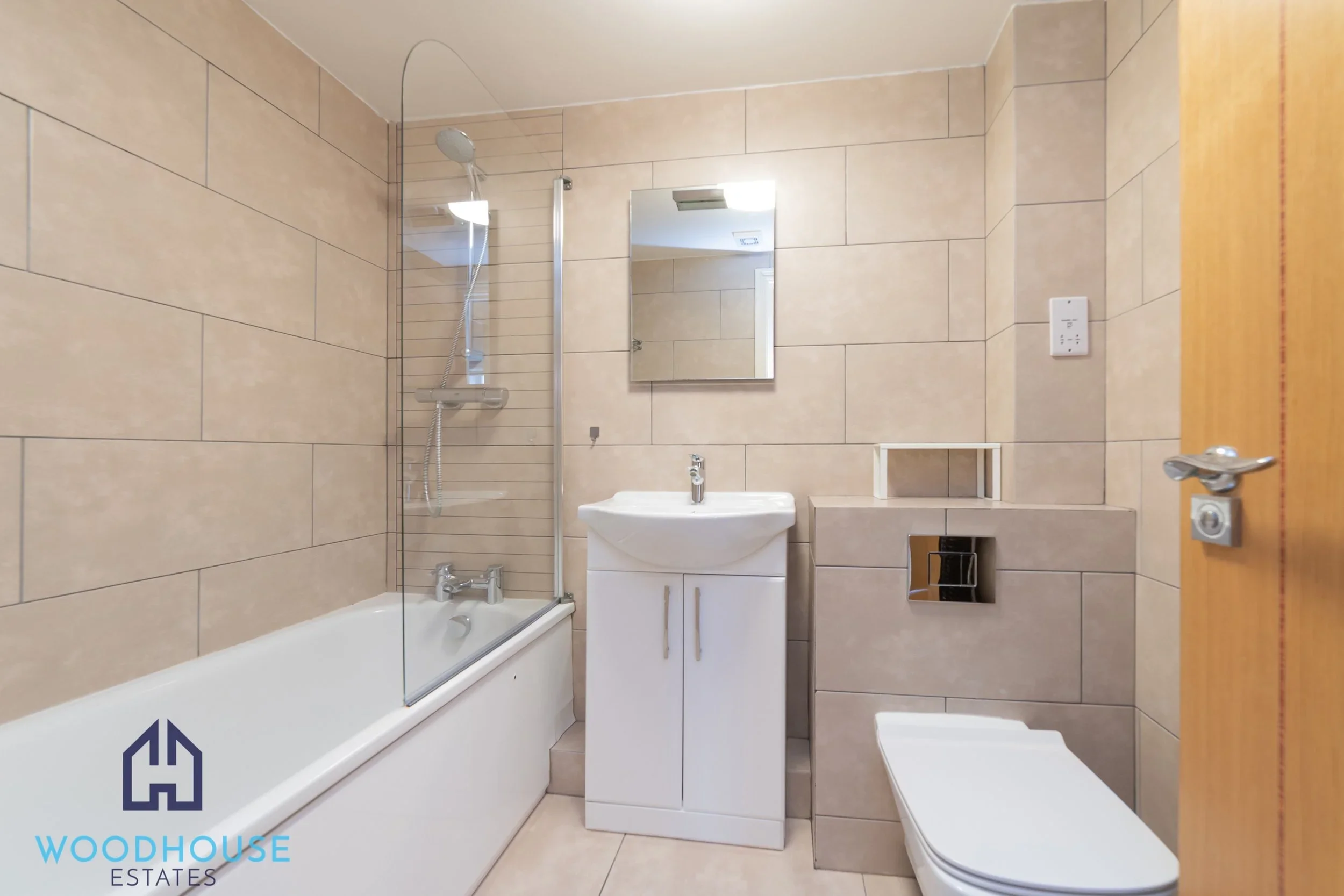 Flat Lodge Lane in Greater London