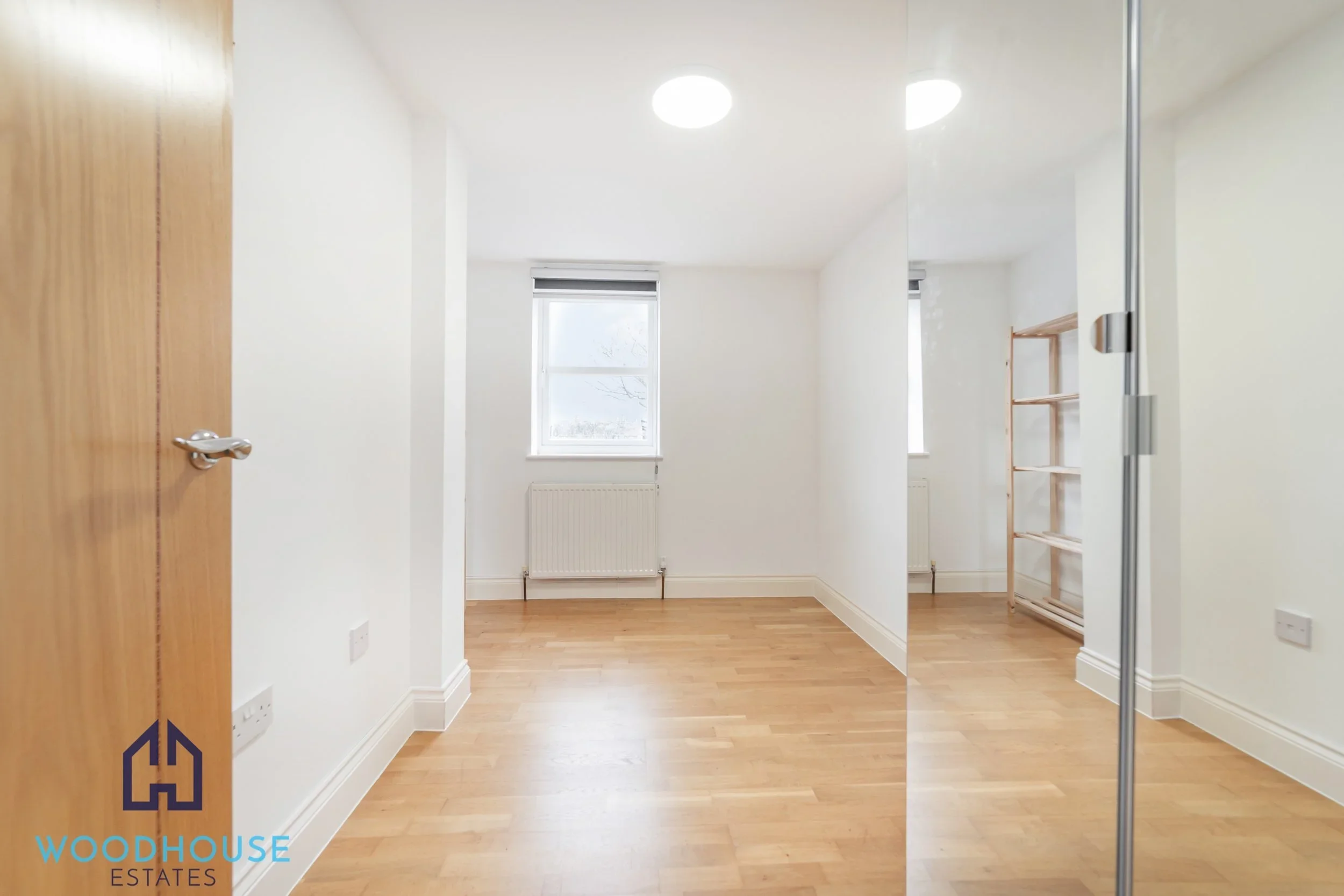 Flat Lodge Lane in Greater London