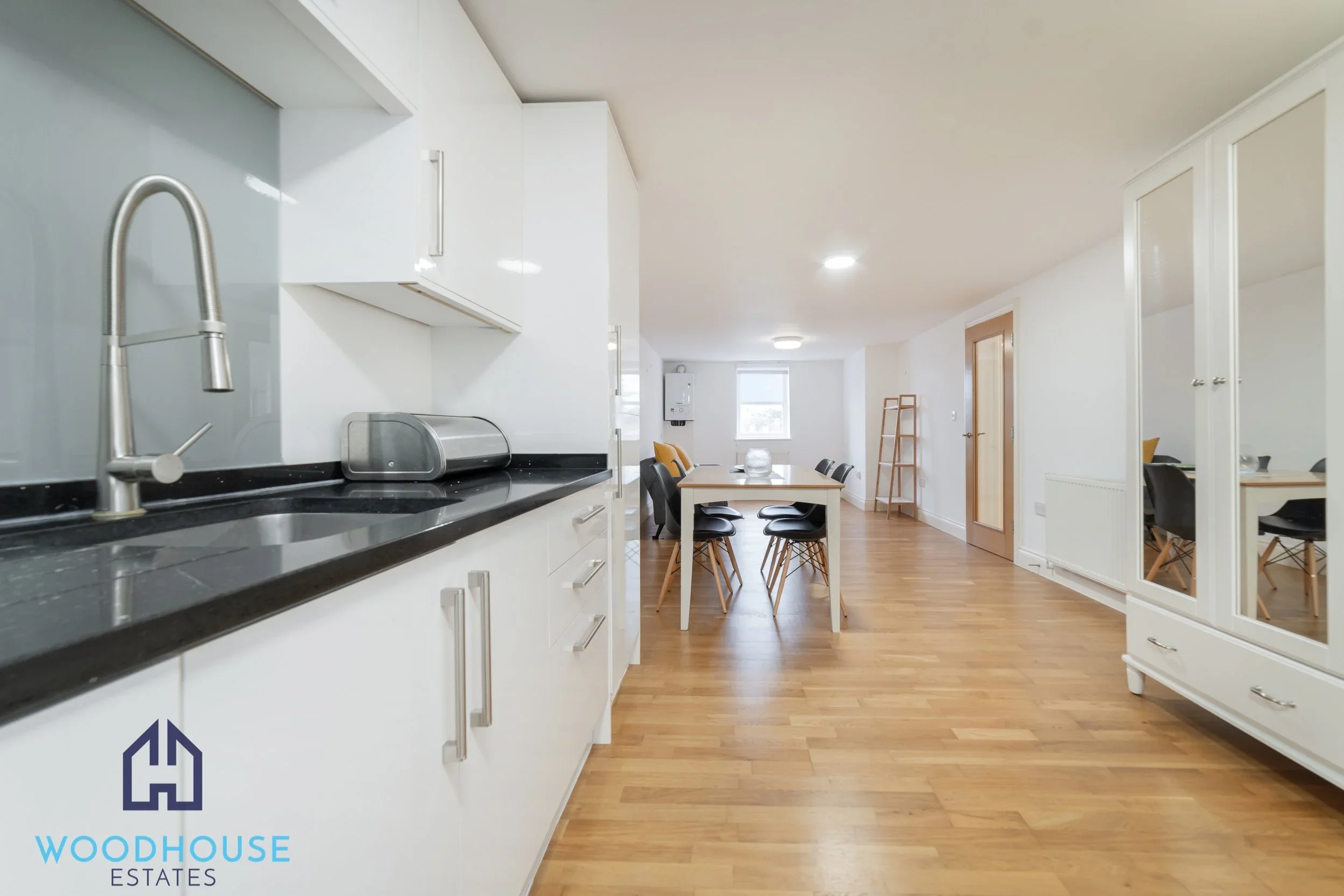 Flat Lodge Lane in Greater London