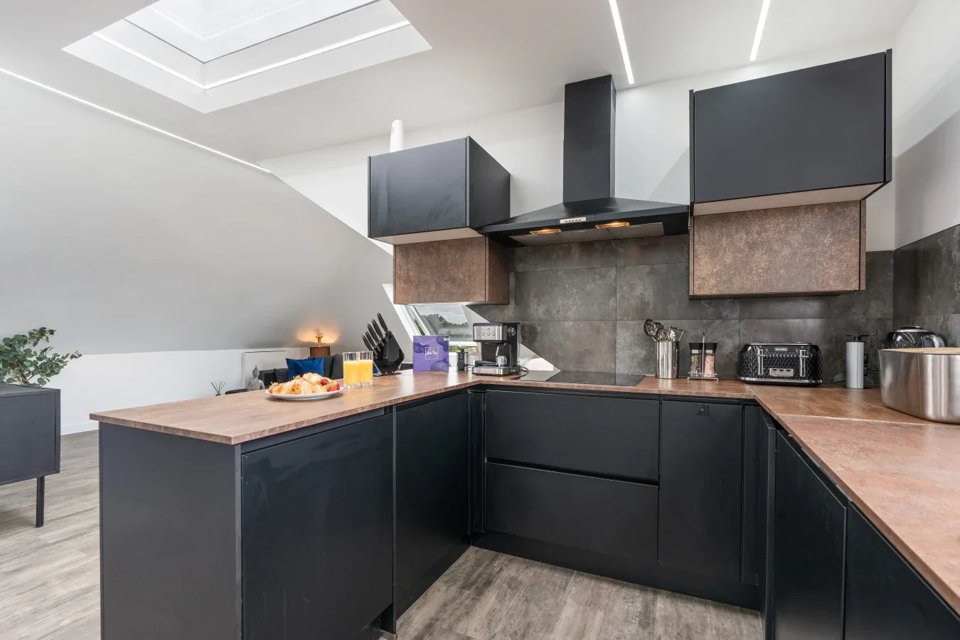 Flat Harefield Road in Greater London