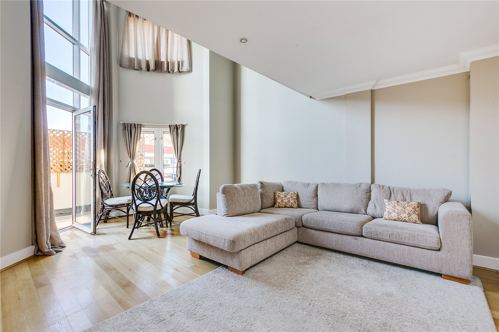 Flat Gunter Grove in Greater London