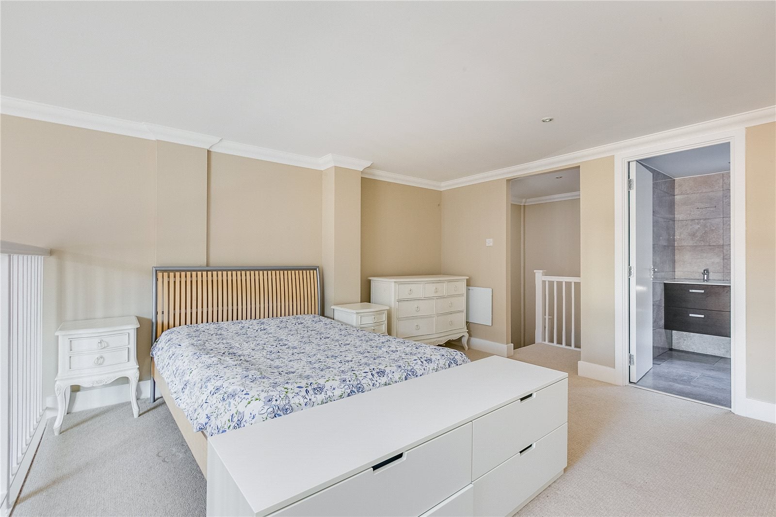 Flat Gunter Grove in Greater London