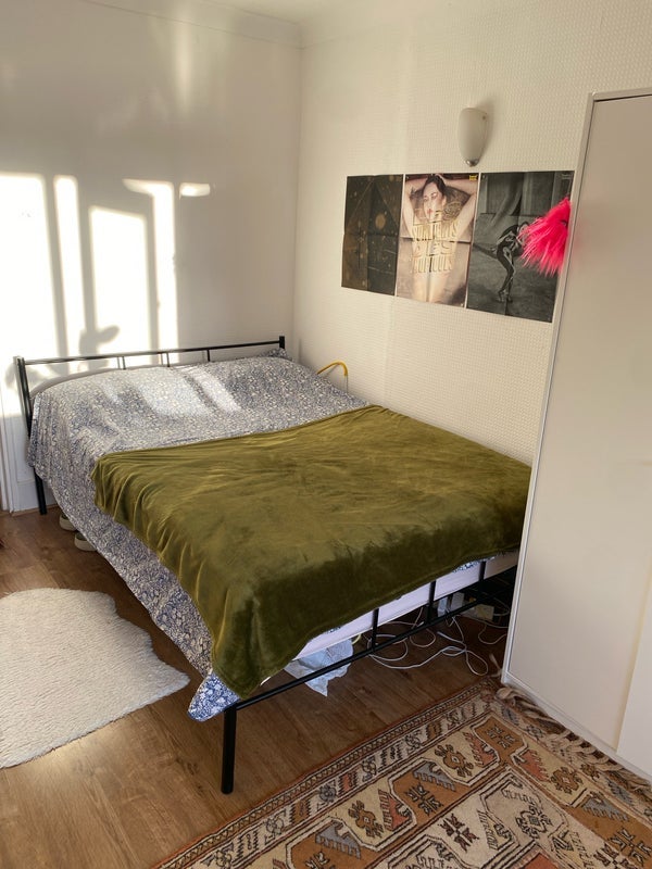 Room Commercial Road in Greater London