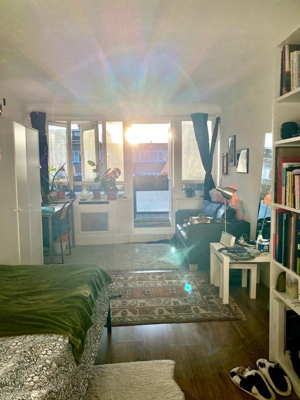 Room Commercial Road in Greater London