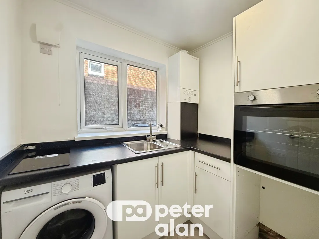 Flat Woolaston Avenue in Cardiff