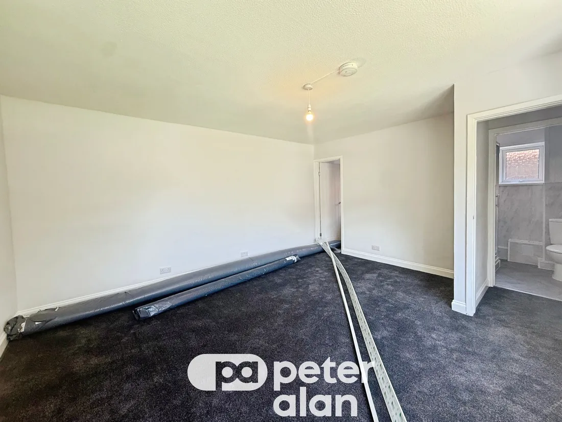 Flat Woolaston Avenue in Cardiff
