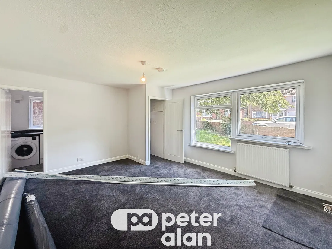 Flat Woolaston Avenue in Cardiff