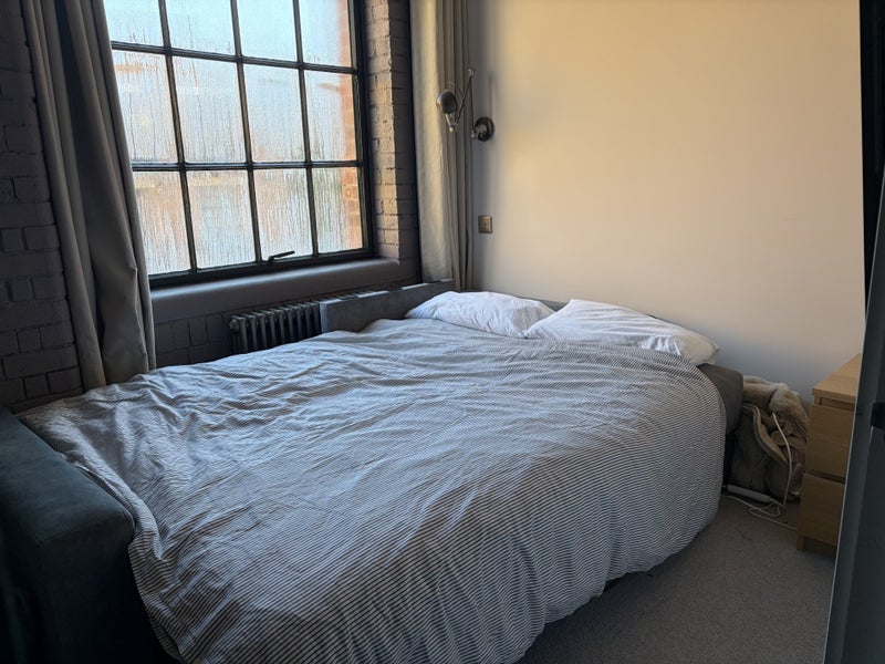 Room Morris Road in Greater London