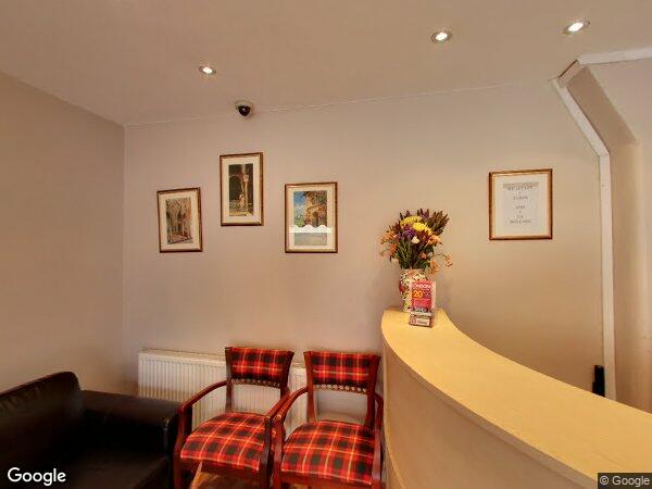 Flat Gunnersbury Lane in Greater London