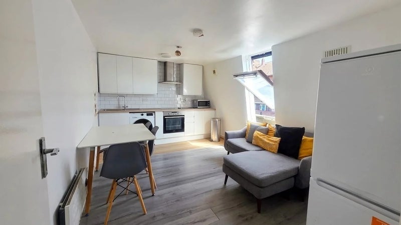 Room Morning Lane in Greater London