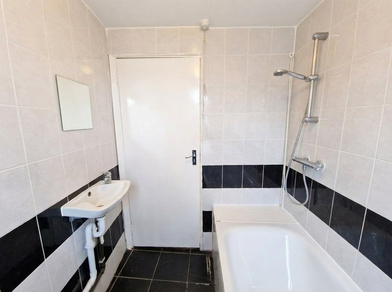Room Morning Lane in Greater London