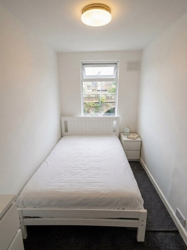 Room Morning Lane in Greater London