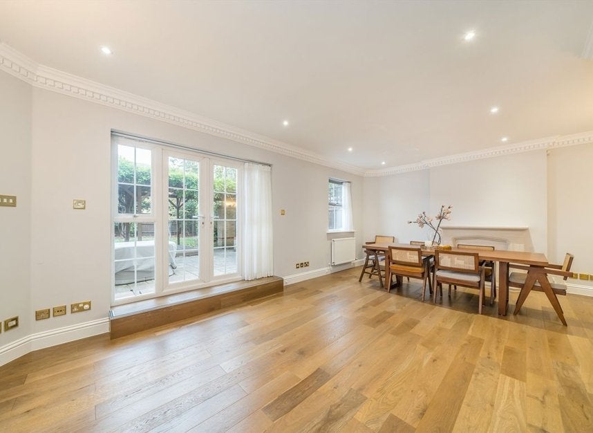 House Clearwater Place in Elmbridge