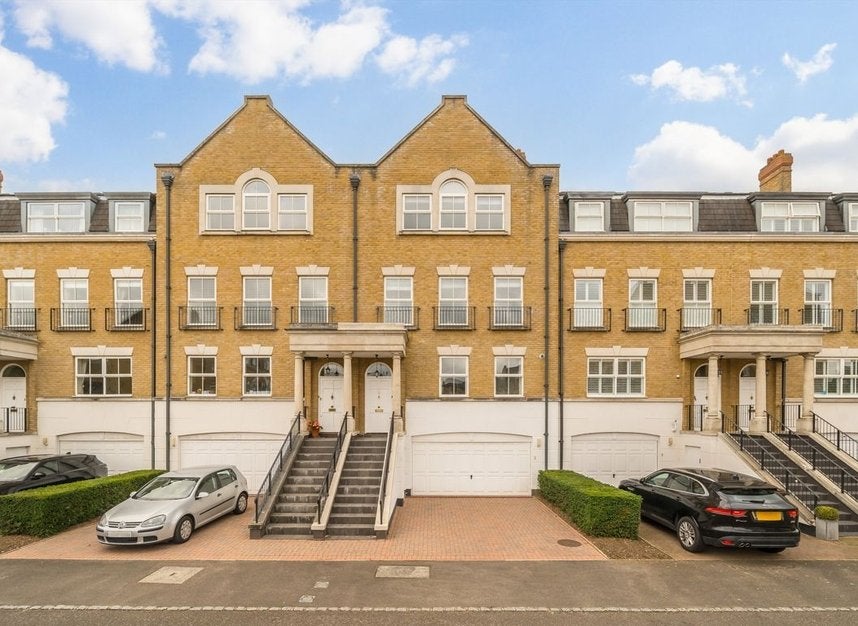 House Clearwater Place in Elmbridge