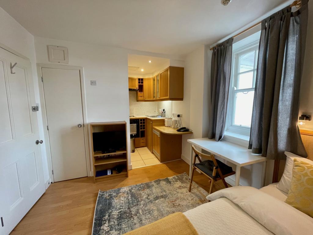 Flat Fulham Palace Road in Greater London