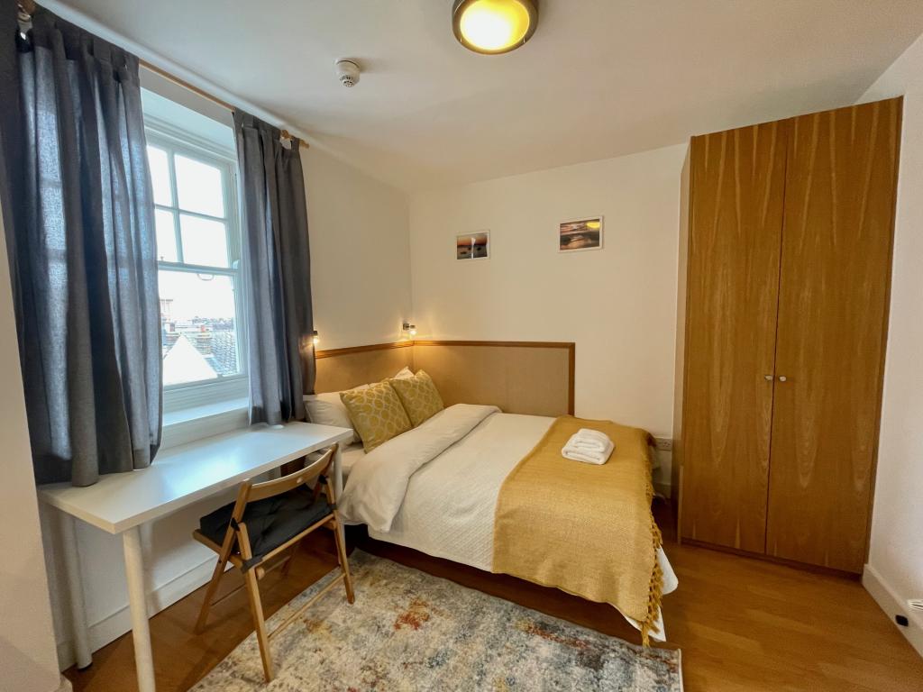 Flat Fulham Palace Road in Greater London