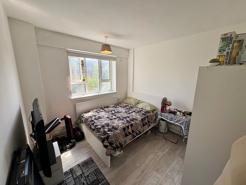 Room Penrose Grove in Greater London