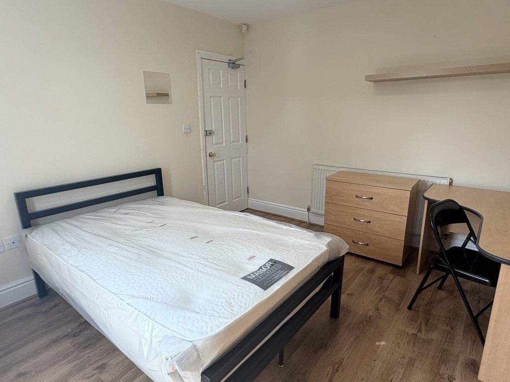 Flat Mornington Crescent in Manchester