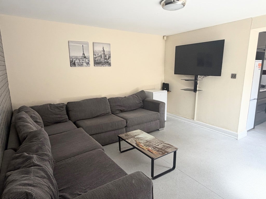 Flat Mornington Crescent in Manchester