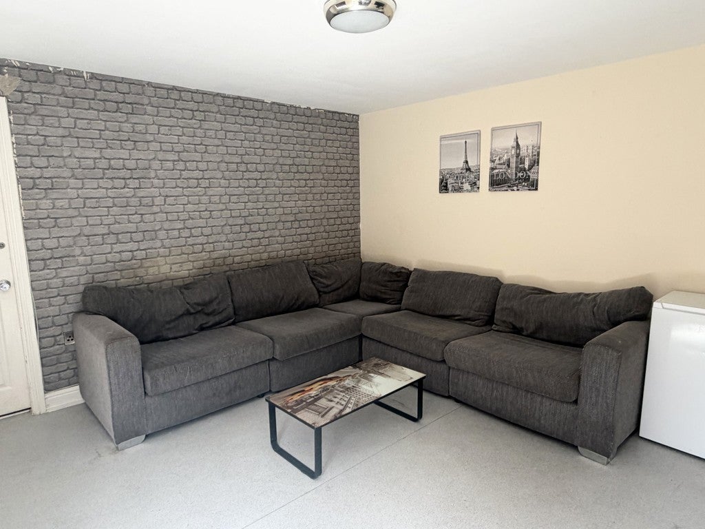 Flat Mornington Crescent in Manchester