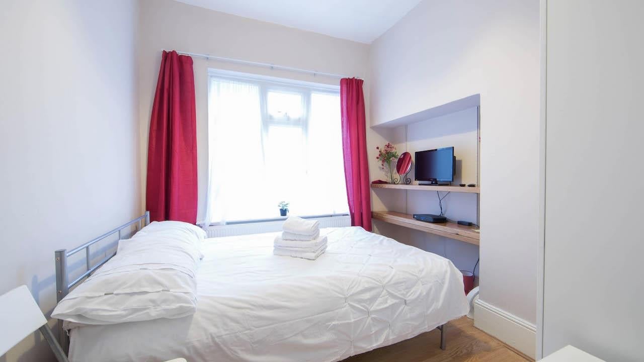 Room Beechcroft Avenue in Greater London