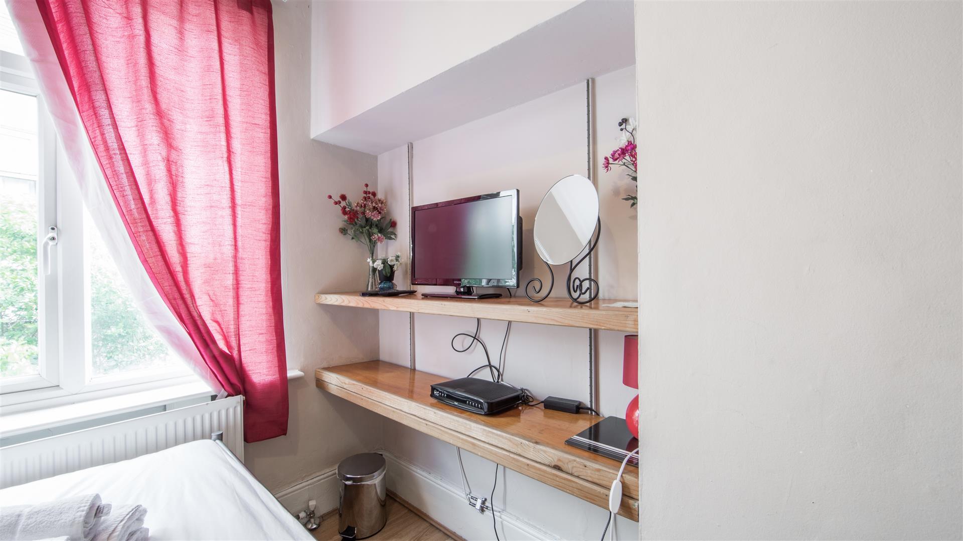 Room Beechcroft Avenue in Greater London