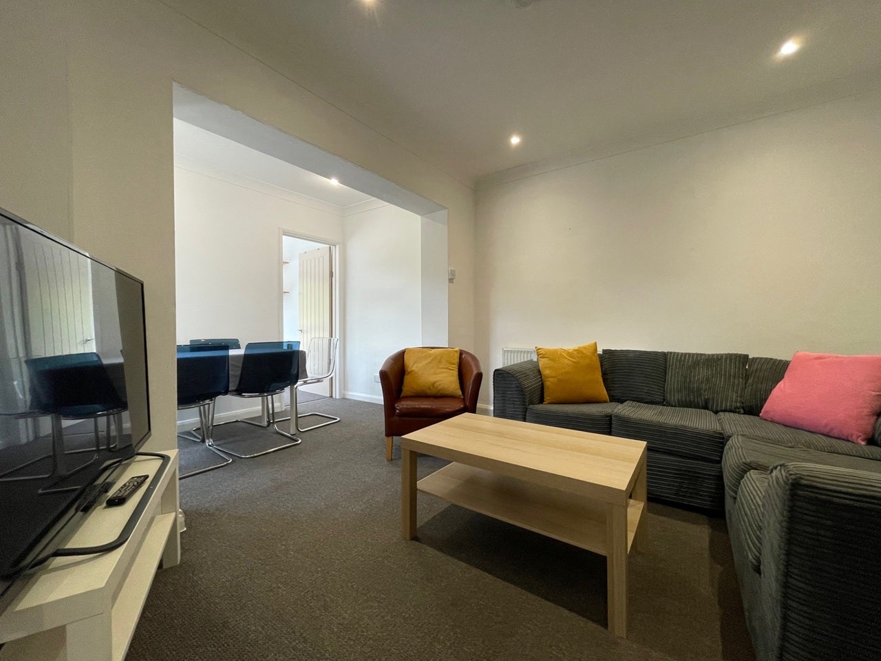 Room Hillside Avenue in Canterbury