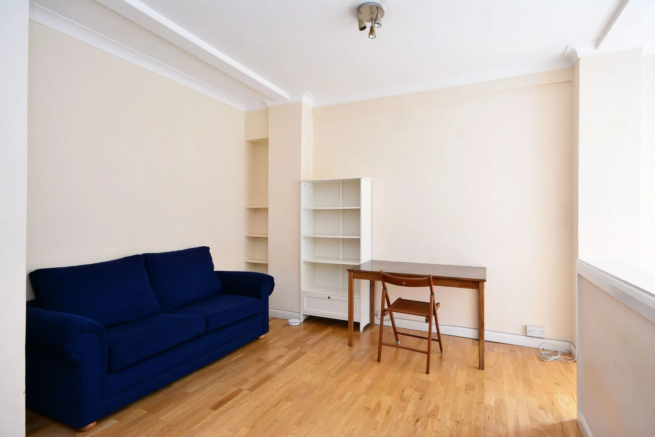 Flat Warren Street in Greater London