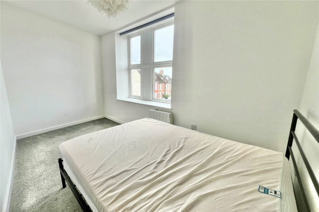 Flat Queens Road in Rushmoor