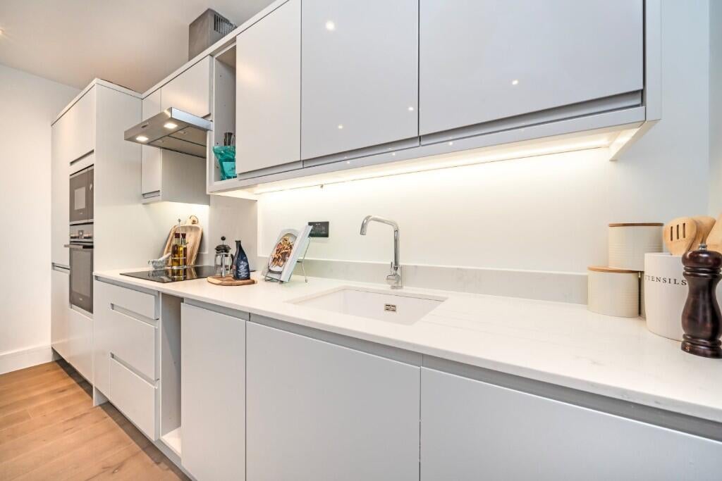 Flat Kelso Place in Greater London