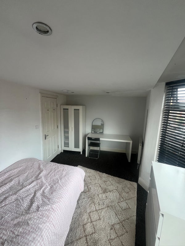Room Albany Road in Liverpool