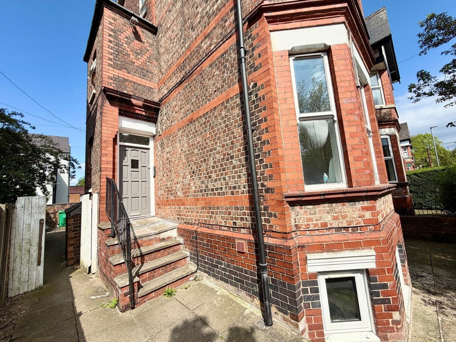 Flat Grosvenor Road in Manchester